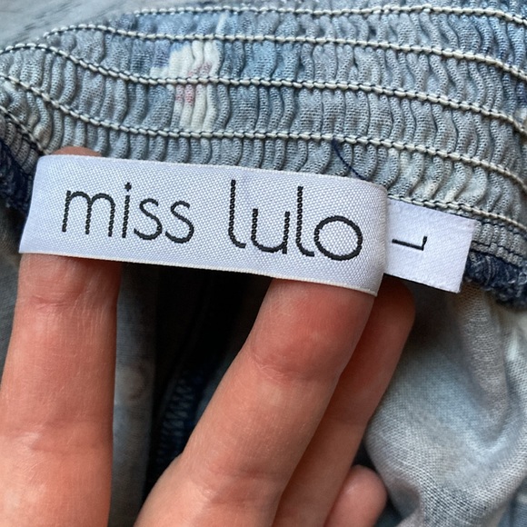 1950's high-waisted shark shorts with pockets and button details. - Picture 4 of 5